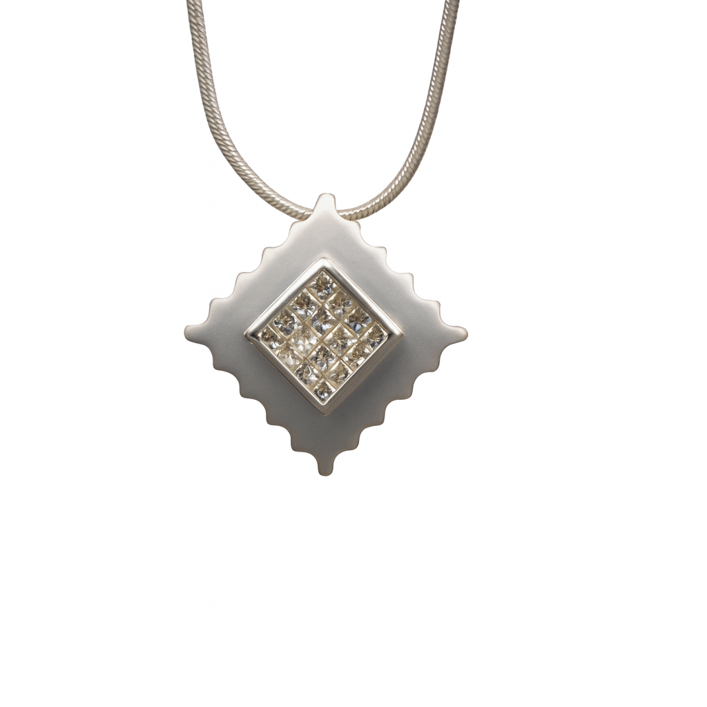 Beautiful 18 Kt Gold  Natural Diamond Pendant